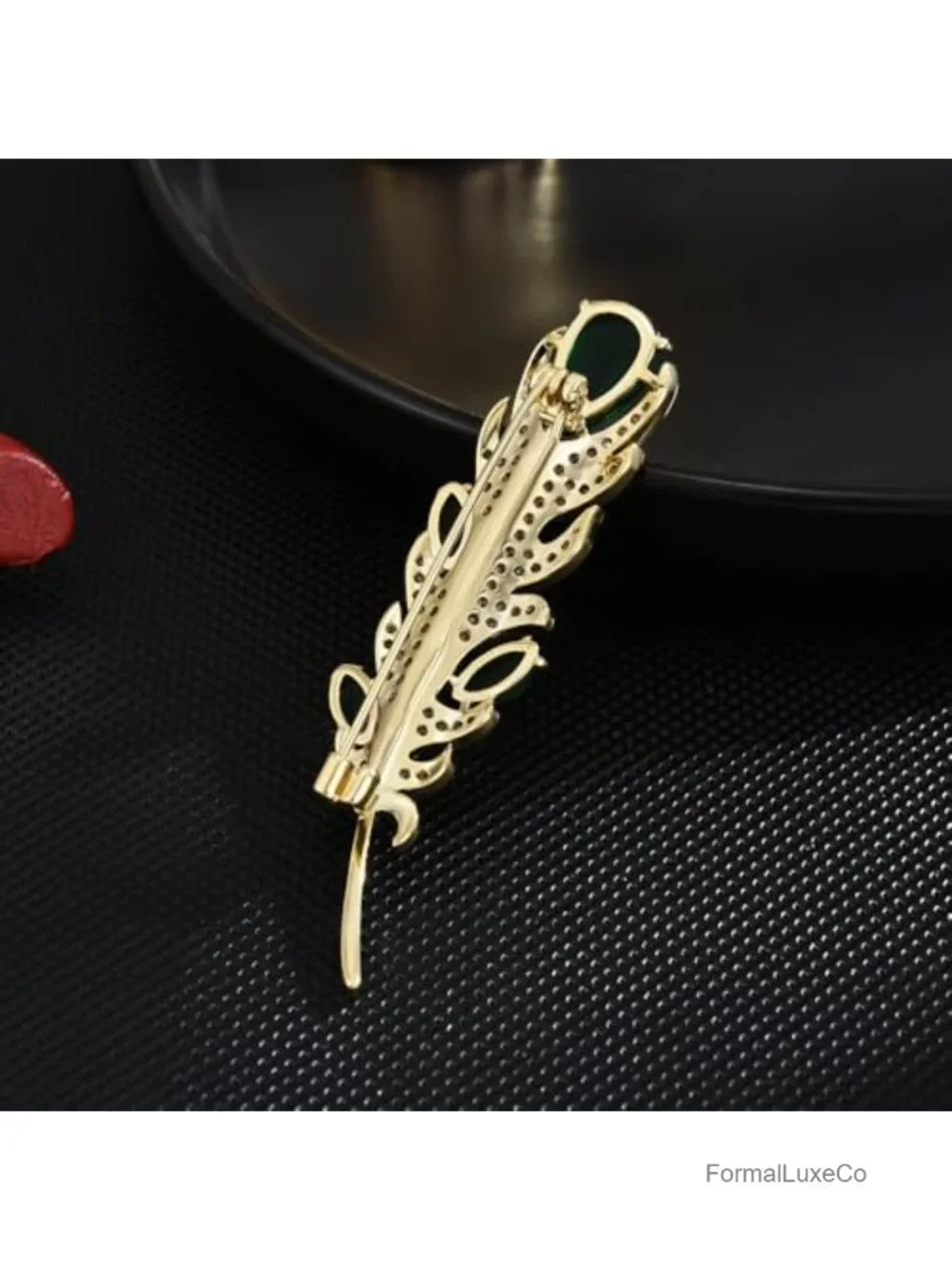 Vintage Pearl Brooch Pin for Women Clothing Dress Elegant Gift